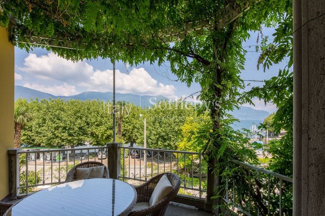 Villa for sale in Via Cesare Battisti, Porto Valtravaglia, Lombardia