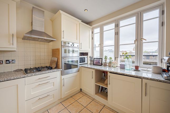 Flat 8, 34 Queens Gate Gardens, London photo 3