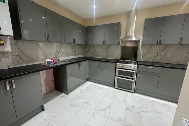 6-bed house on 11 Saxon Road, Southall, £4,495/mo