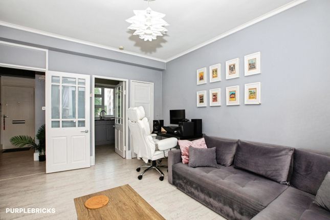 Flat 8/Adelaide House, Westbourne Grove, London photo 4
