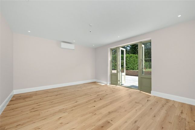 Albury,, Woods End, East Horsley photo 4