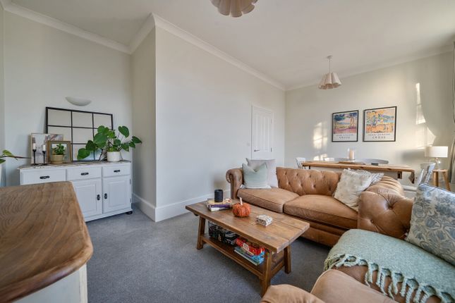 1-bed flat on 8, North Square, Fareham, £170,000
