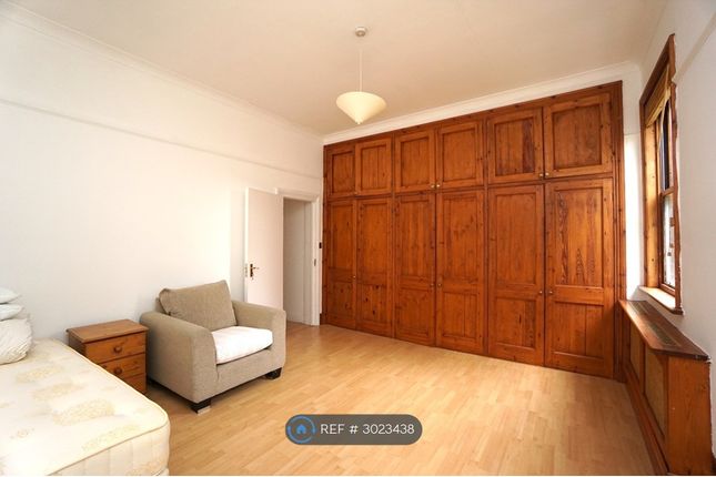 Wray Crescent, London photo 4