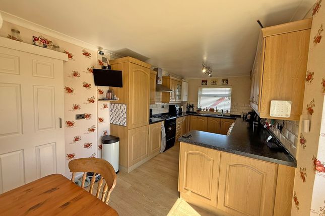 12, Meadow Close, Scarborough photo 3