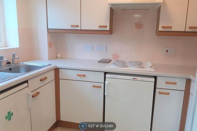 Florence Court, Willow Road, Aylesbury photo 3