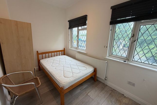 Room X, 463a Alexandra Avenue, London photo 4