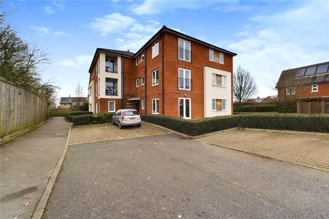 Thumbnail Flat for sale in Graham Court, Theale, Reading, Berks