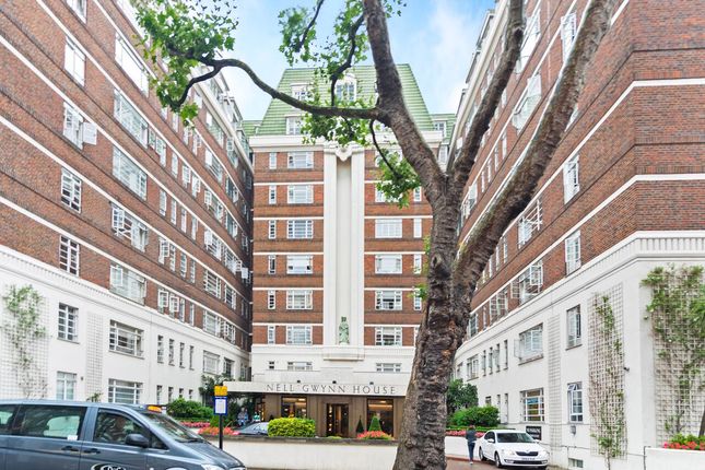 Thumbnail Flat to rent in Sloane Avenue, London