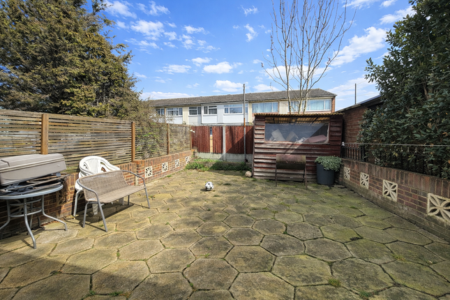 24, Bell Farm Avenue, Dagenham photo 3