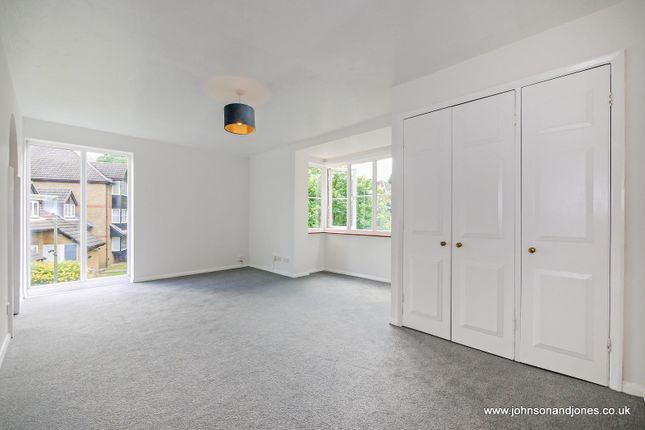 22, Williams Close, Addlestone photo 4
