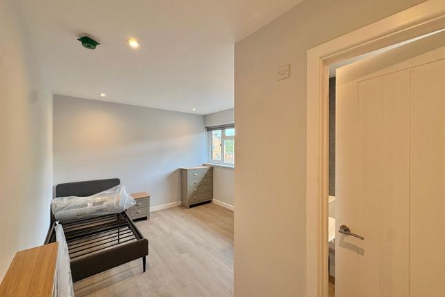 Room 6, 1, Kingsley Crescent, Benfleet photo 2
