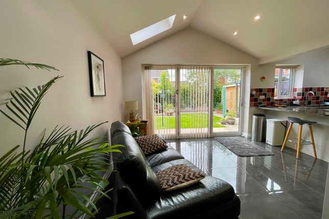 18 Cloverfields, Crewe photo 3