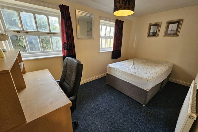 Neptune Court, Colchester photo 3