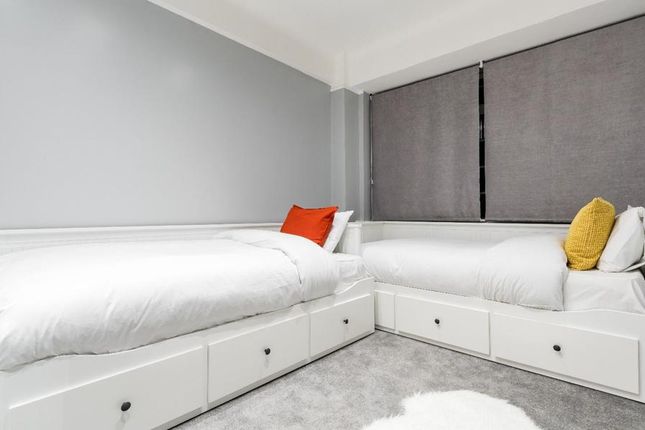 Flat for sale in Stourcliffe Street, Marylebone, London