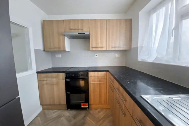 6, Greathurst End, Bookham photo 2