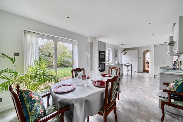 11, Shrublands Drive, Lightwater photo 4