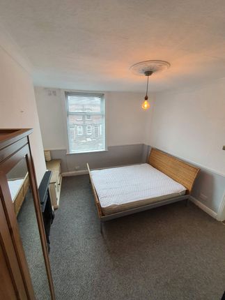 12, Trelawn Place, West Yorkshire photo 4