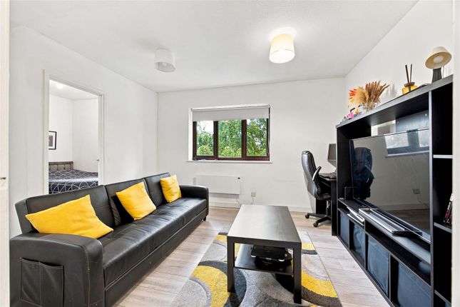 10, Flat 17, Nijinsky House, Uxbridge photo 2