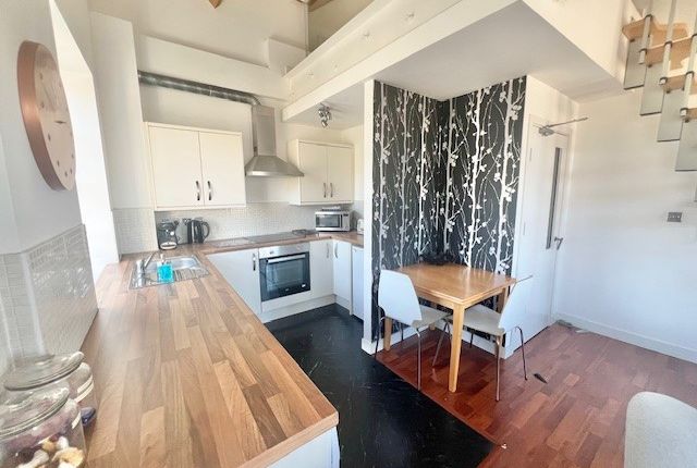 Apt 11, Halifax photo 2
