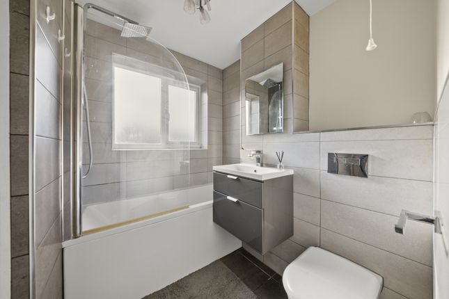 42 Azalea Court, Azalea Close, London photo 4
