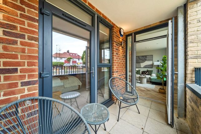 Flat 2, 22, Thornton Road, Balham photo 4