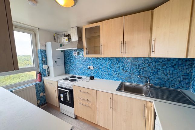 Flat 90, Moor Tower, Waterhouse Moor, HARLOW photo 2