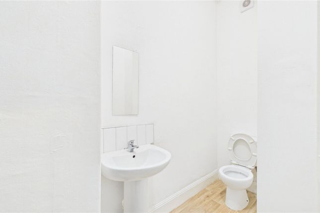 Room 24, 23-25, The Crescent, Middlesbrough photo 2