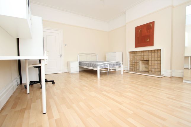Flat 1, 185 Holdenhurst Road, Bournemouth photo 2
