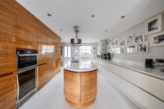 35, Woodland Gardens, London photo 4