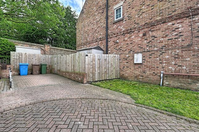 1, Meadow Rise, Hull photo 2