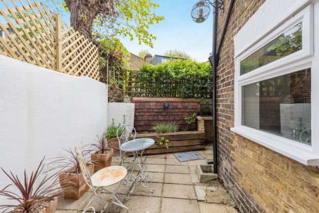 End terrace house for sale in Windmill Road, London