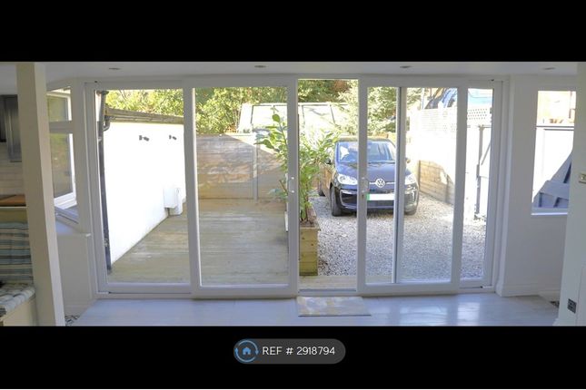 The Lodge, Elscot House Arcadia Avenue, London photo 3