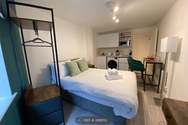 Flat, Walworth Road, London photo 3