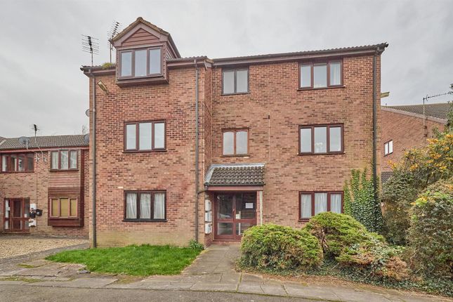 Thumbnail Flat for sale in Willow Close, Burbage, Hinckley