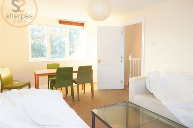 81B Charlmont Road, London photo 4