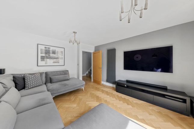 3 Cotswold Gardens, Warrington photo 2