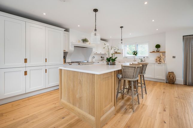 6, Woodmans Close, Tring photo 3