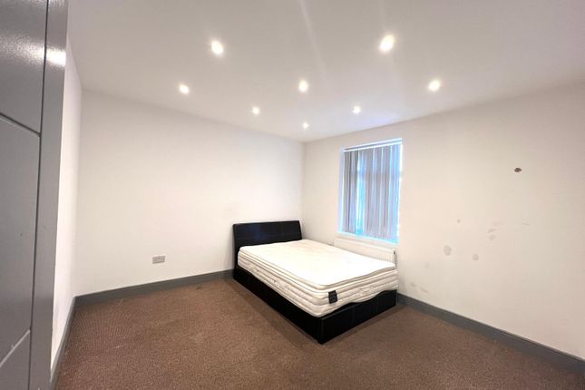 Flat 2, 17 , Dane Road, Southall photo 2