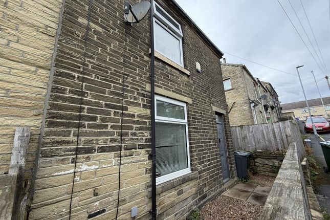 2-bed house on 45, Fleece Street, Bradford, £775/mo