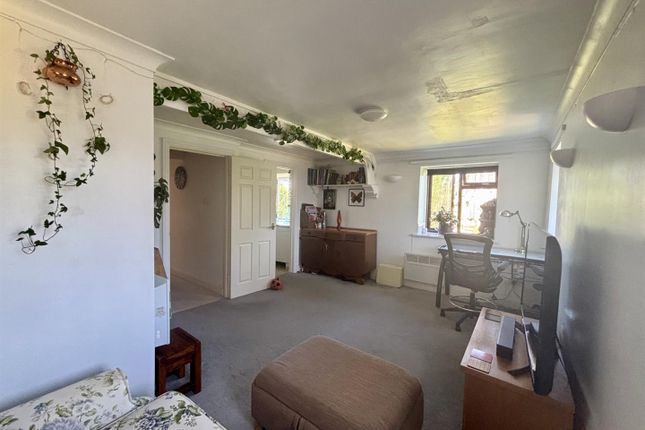 8, King Edwards Court, Shaftesbury photo 3