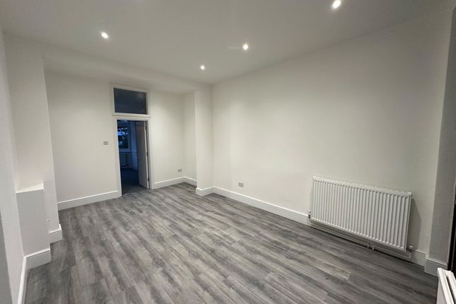 Lakeside Road, Palmers Green photo 4