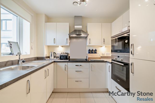 32 Tudor Rose Court, South Parade, Southsea photo 2
