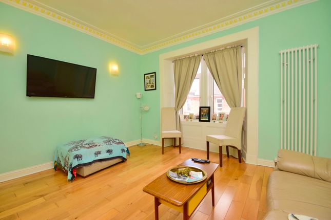 Flat 2, 38 Crossgates, Bellshill photo 4