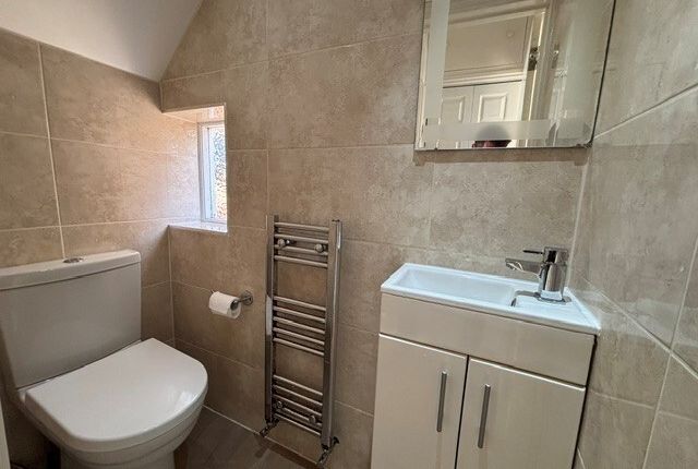 105, Hill Road, Pinner photo 4