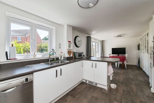 45, Cloakham Drive, Axminster photo 4