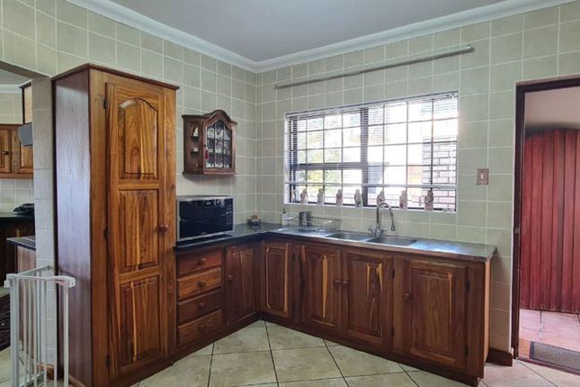 Detached house for sale in 24 Leadwood Road, Noorsekloofpunt, Jeffreys Bay, Eastern Cape, South Africa