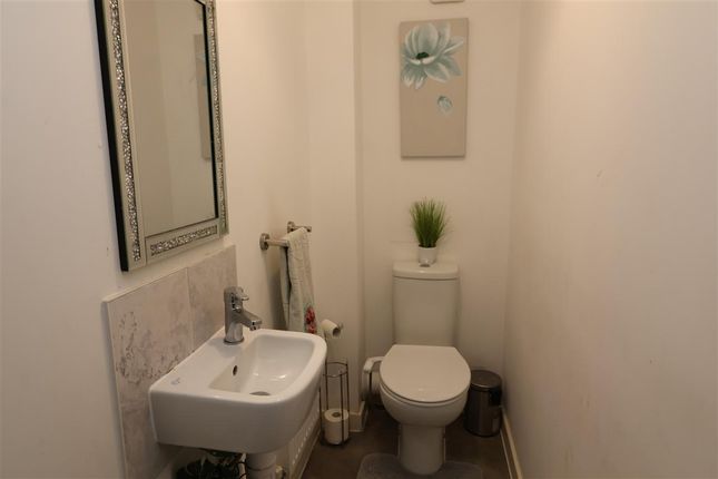 53, Tasker Way, Haverfordwest photo 4