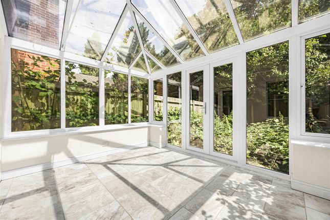6, Bluebell Gardens, Reading photo 4