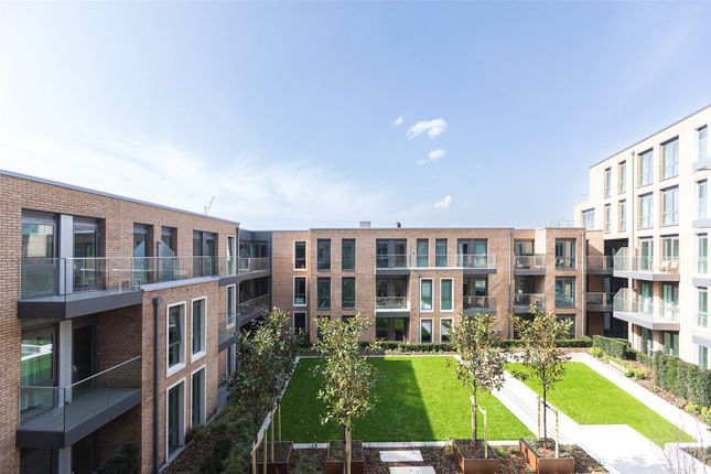 Flat for sale in 21 Glenthorne Road, Hammersmith