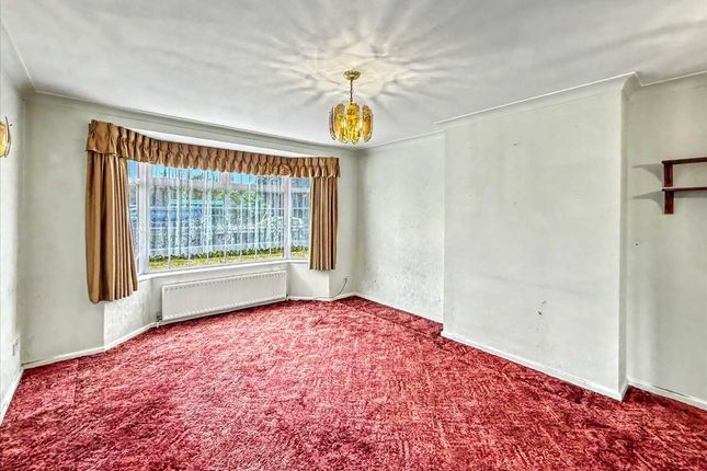 8, Elm Tree Avenue, Frinton On Sea photo 3